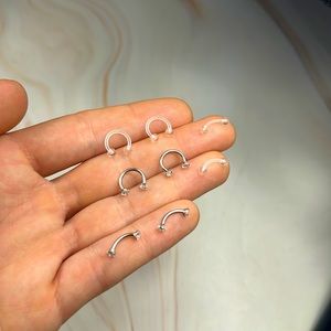 8 Pcs 16G Horseshoe Nose Septum Rings Bioflex Eyebrow Rings.